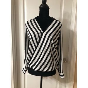 🖤BB Dakota Surplice Long Sleeve Shirt